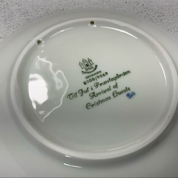 SIGNED BING & GRONDAHL CHRISTMAS PLATE “ARRIVAL OF CHRISTMAS GUESTS” 1969 - Picture 7 of 9